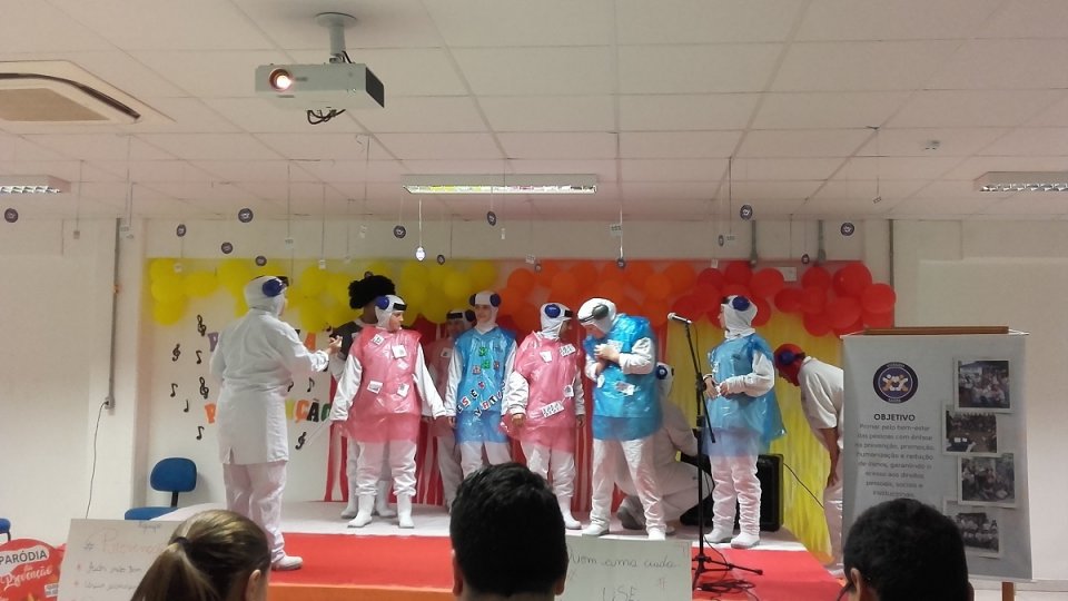 Nove equipes abordaram prevenção e saúde nas Paródias da Unidade da Aurora em Joaçaba (SC)