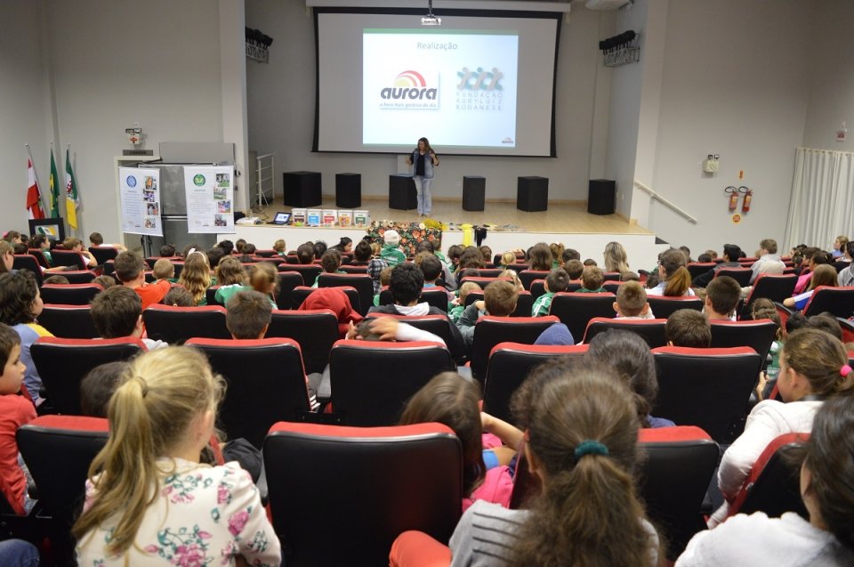 Programa Roda de Leitura comemora Semana Nacional do Livro e da Biblioteca