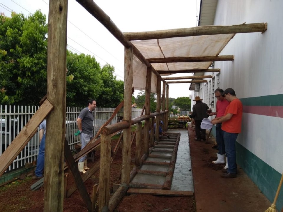 Equipe Rede da Cooperação constrói dois jardins sensoriais em instituições de Pinhalzinho (SC)