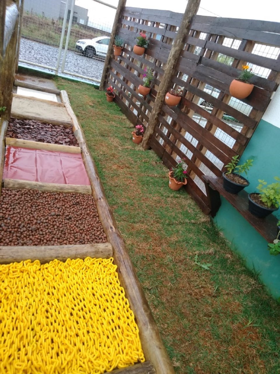 Equipe Rede da Cooperação constrói dois jardins sensoriais em instituições de Pinhalzinho (SC)