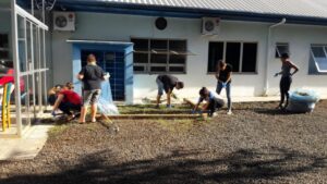 Voluntários da Aurora de Chapecó e Guatambu realizam atividades no Centro de Convivência do Idoso