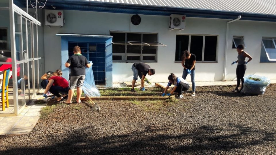 Voluntários da Aurora de Chapecó e Guatambu realizam atividades no Centro de Convivência do Idoso