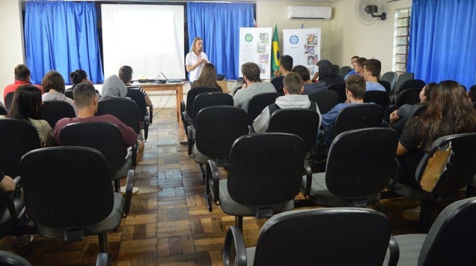 Eco Cooperação na E.E.B. Luiza Santin de Chapecó