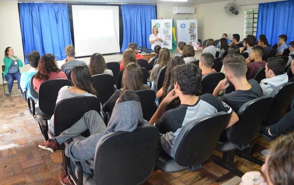 Eco Cooperação na E.E.B. Luiza Santin de Chapecó