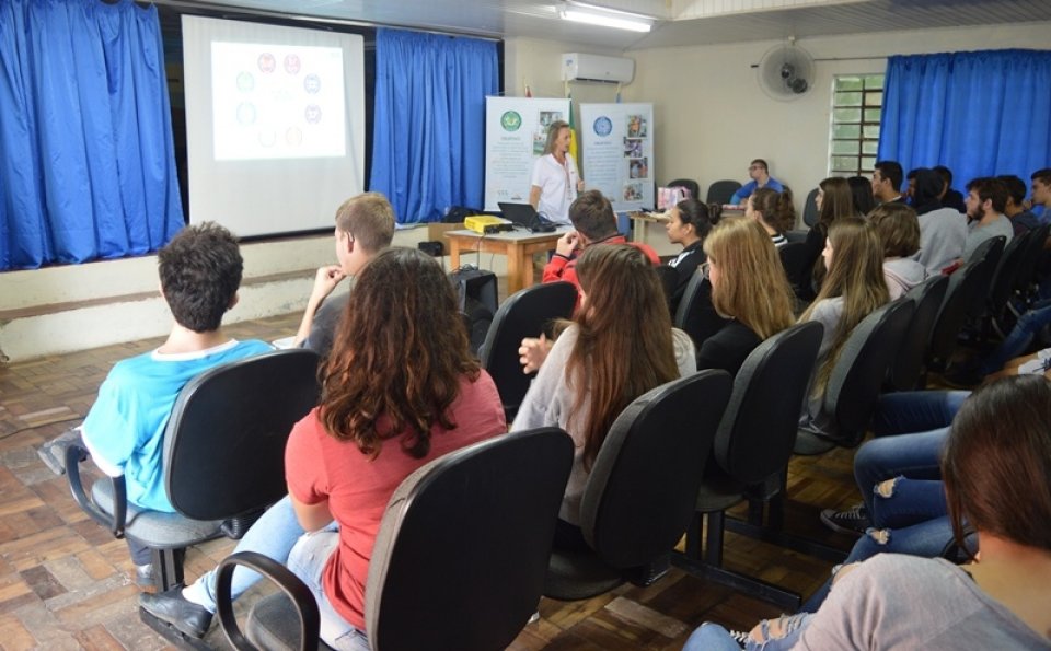Eco Cooperação na E.E.B. Luiza Santin de Chapecó
