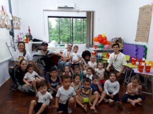 FASA homenageia voluntários da Aurora de Contação de Histórias