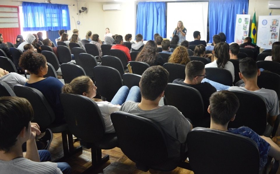 Leitura e Contação de Histórias na E.E.B. Luiza Santin