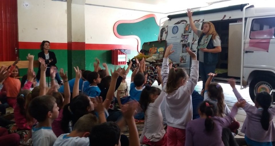 Leitura e Contação de Histórias na E.E.B. Luiza Santin