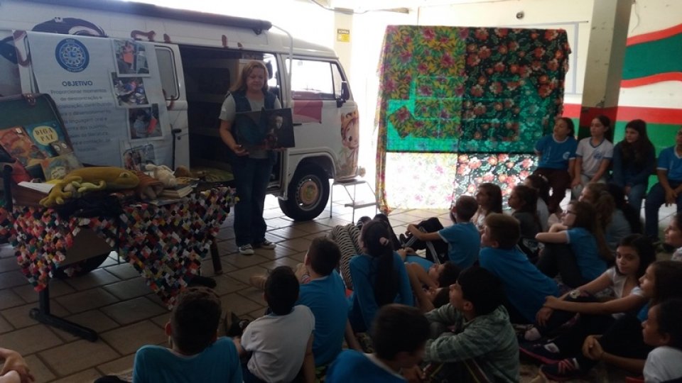 Leitura e Contação de Histórias na E.E.B. Luiza Santin