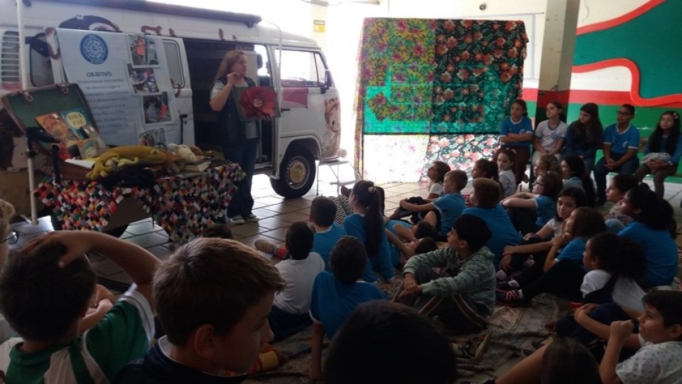 Leitura e Contação de Histórias na E.E.B. Luiza Santin
