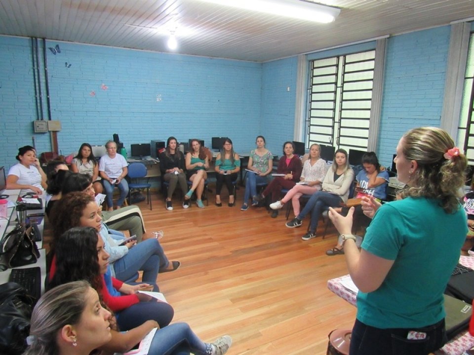 FALB promove formação com funcionários da EMEF Dr. Antônio Bemfica Filho