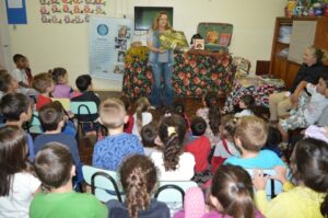 Roda de Leitura comemora Dia Mundial da Poesia em escolas de Chapecó