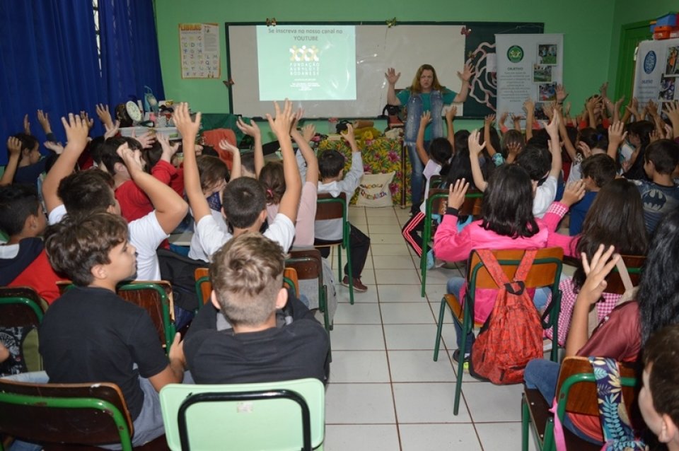 Roda de Leitura comemora Dia Mundial da Poesia em escolas de Chapecó