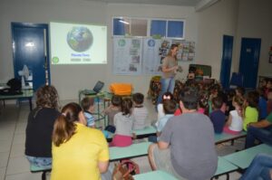Escolas de Chapecó/SC recebem palestra de educação ambiental com o programa Eco Cooperação