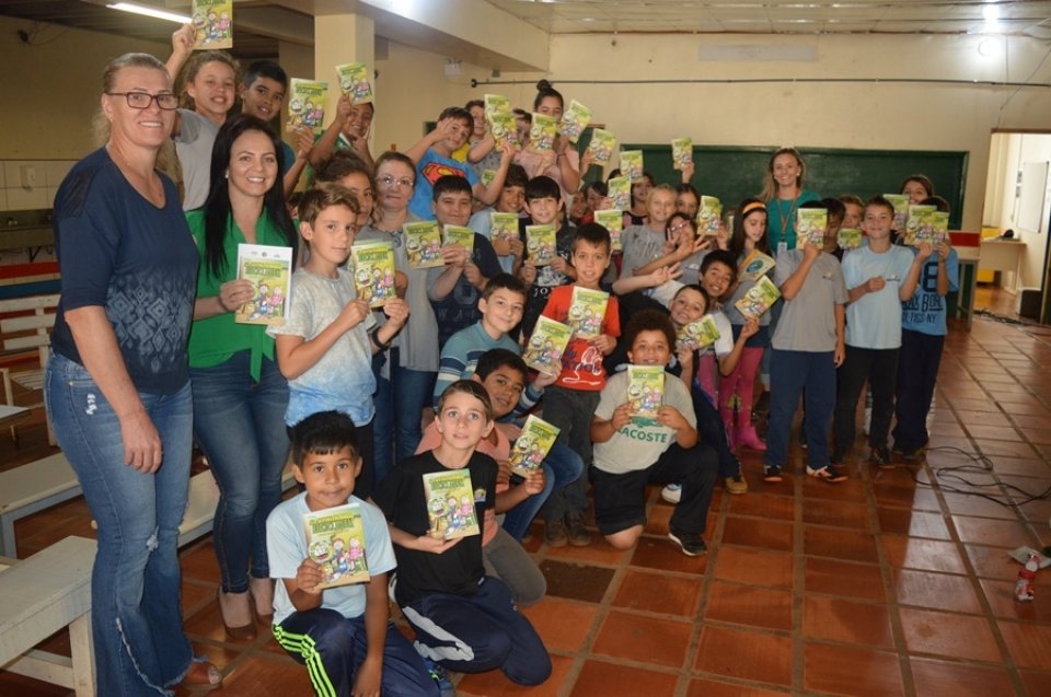 Escolas de Chapecó/SC recebem palestra de educação ambiental com o programa Eco Cooperação