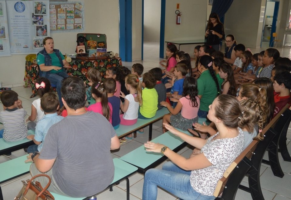 Kombi Biblioteca atende cidades de Santa Catarina e Rio Grande do Sul