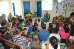 Kombi Biblioteca atende cidades de Santa Catarina e Rio Grande do Sul