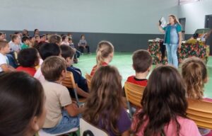 Kombi Biblioteca atende cidades de Santa Catarina e Rio Grande do Sul