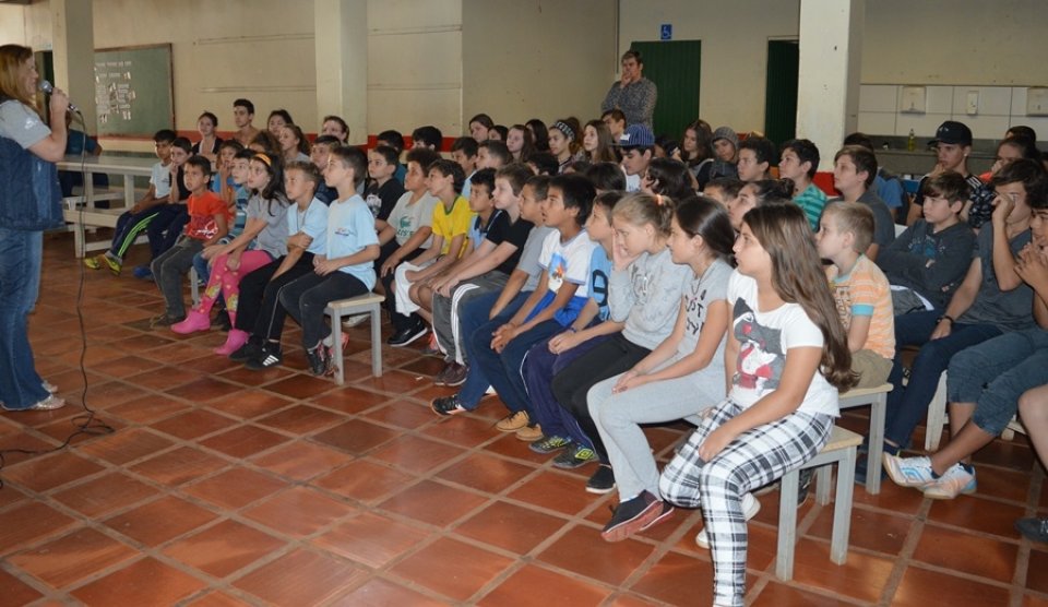 Kombi Biblioteca atende cidades de Santa Catarina e Rio Grande do Sul