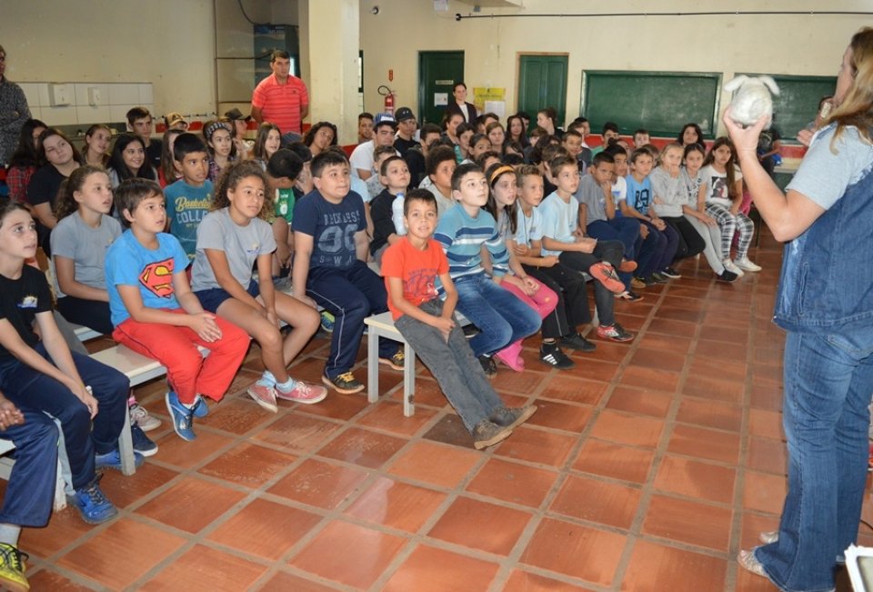Kombi Biblioteca atende cidades de Santa Catarina e Rio Grande do Sul