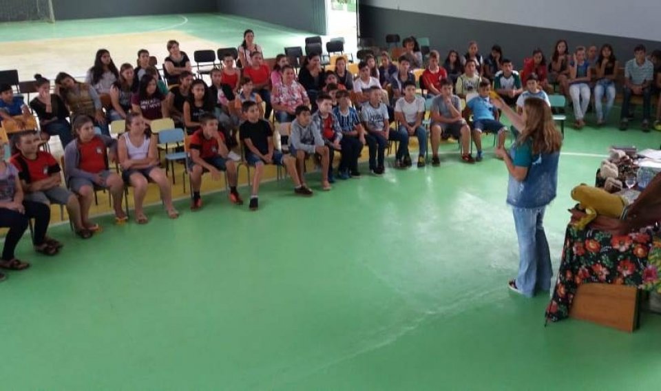 Kombi Biblioteca atende cidades de Santa Catarina e Rio Grande do Sul