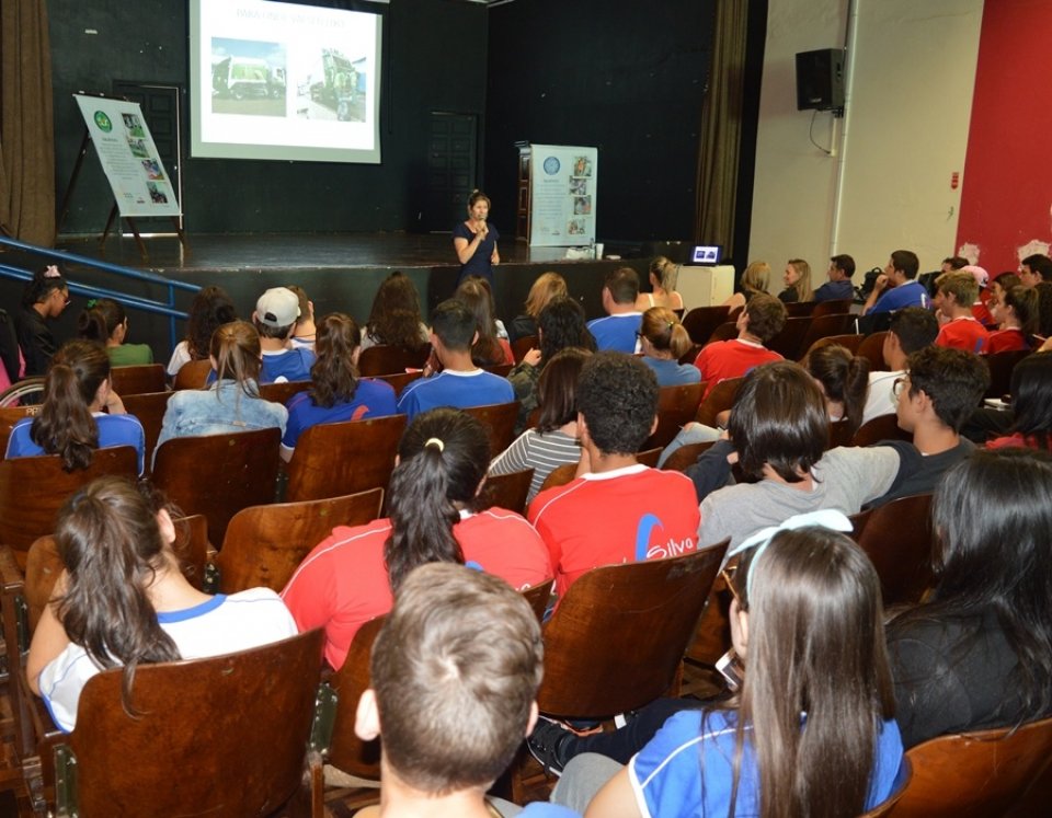 Programa Roda de Leitura participa do lançamento do projeto Lixo que vira Livro em Xanxerê/SC