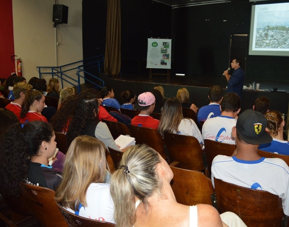 Programa Roda de Leitura participa do lançamento do projeto Lixo que vira Livro em Xanxerê/SC
