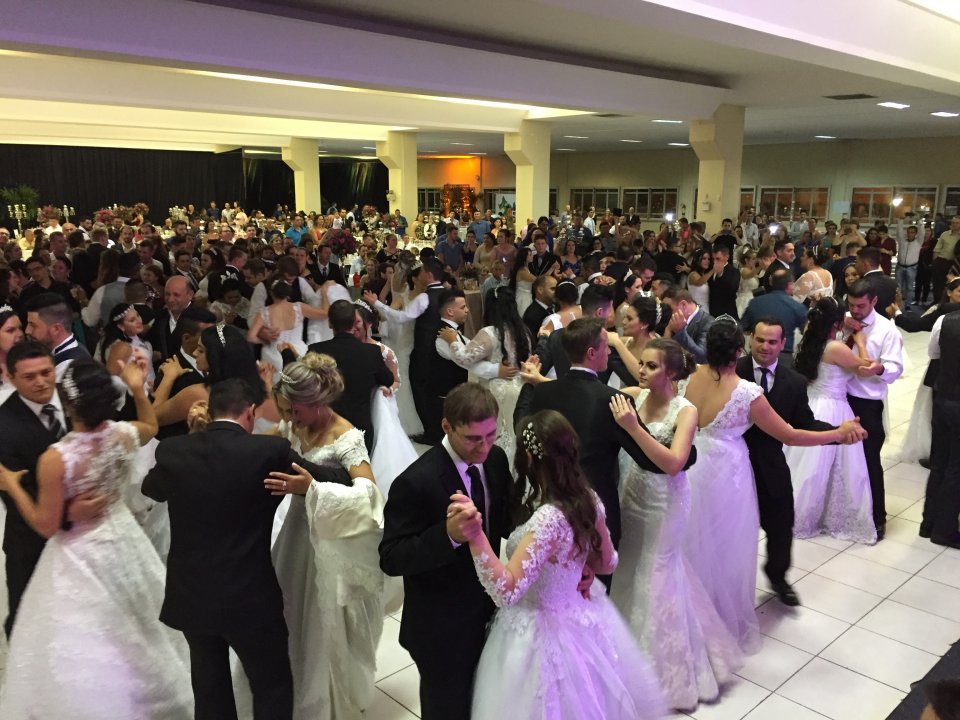 Sessenta e seis casais dizem “sim” no Casamento Cooperado da Fundação Aury Luiz Bodanese