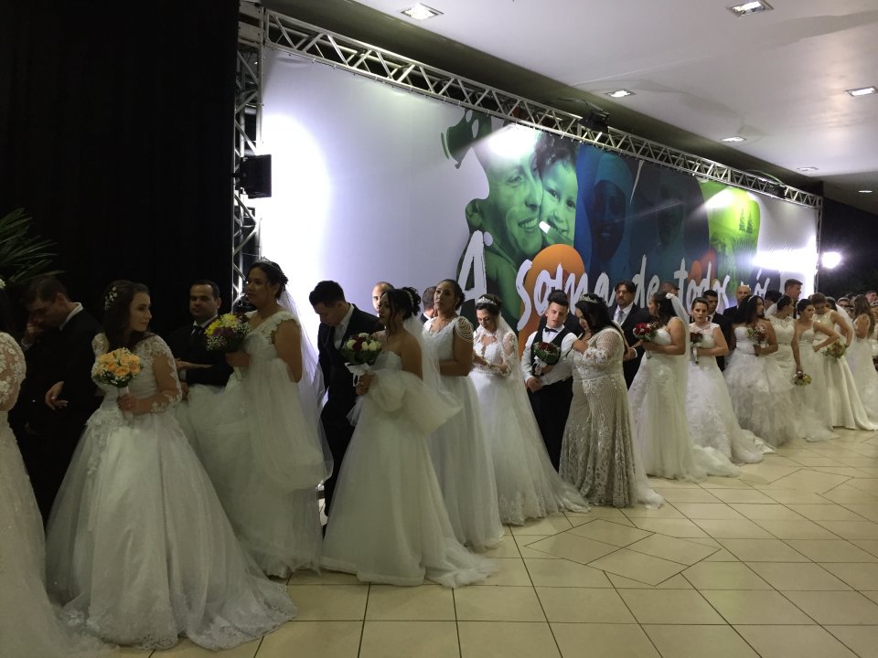 Sessenta e seis casais dizem “sim” no Casamento Cooperado da Fundação Aury Luiz Bodanese