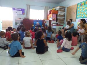 Voluntários da Unidade de Xaxim realizam entrega de doces na Páscoa