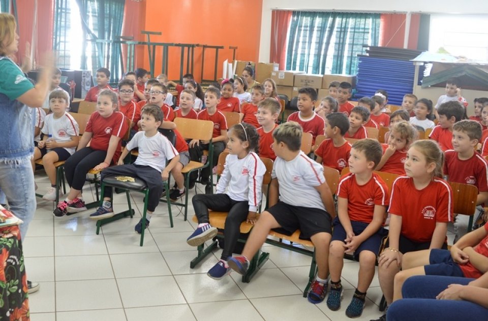 Roda de Leitura realiza atividade na escola Augusto Colatto em Xanxerê/SC