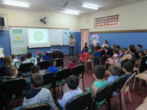 Alunos da EMEF Alfredo Juliano visitam aterro sanitário em Sapucaia do Sul/RS