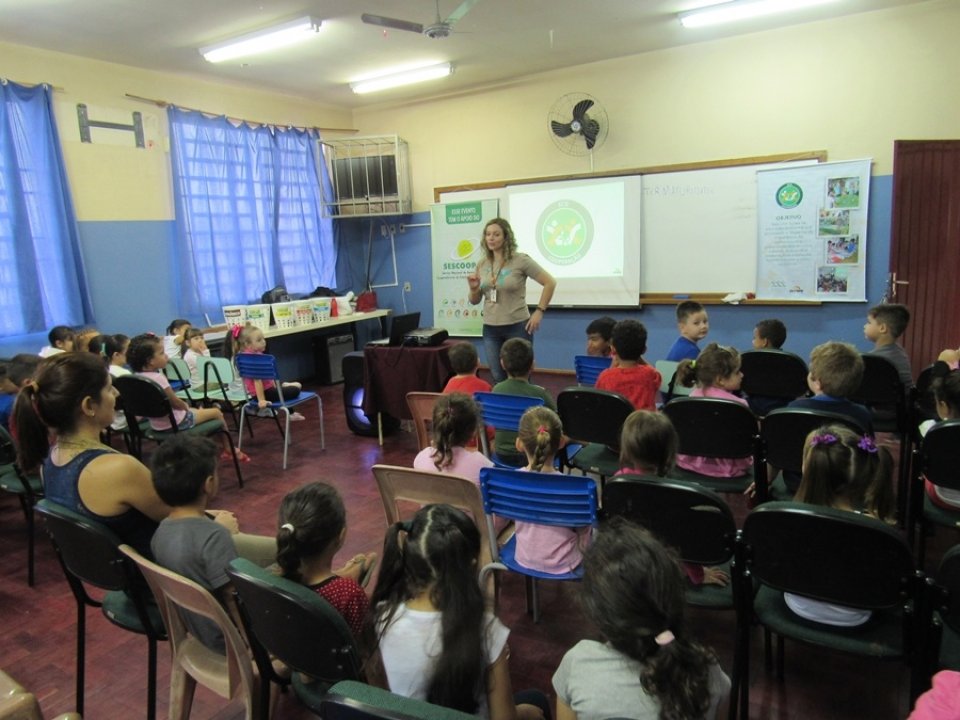 Alunos da EMEF Alfredo Juliano visitam aterro sanitário em Sapucaia do Sul/RS