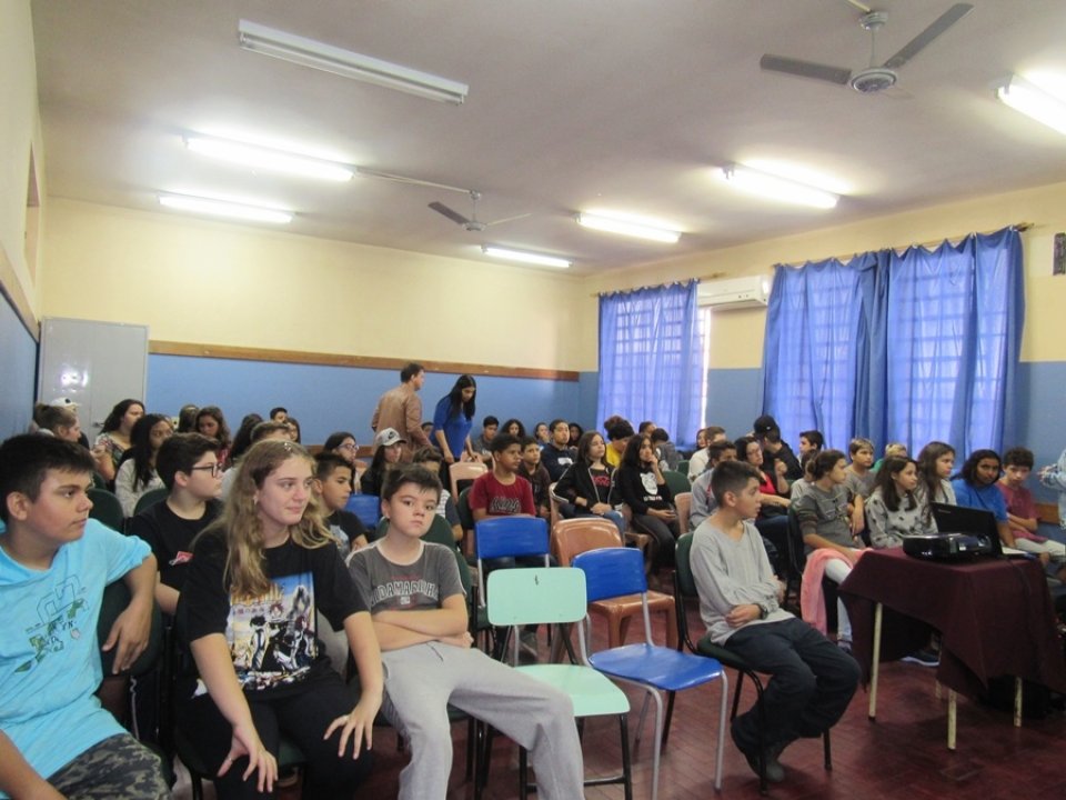 Alunos da EMEF Alfredo Juliano visitam aterro sanitário em Sapucaia do Sul/RS