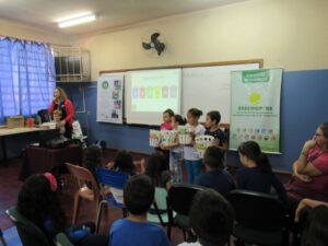Alunos da EMEF Alfredo Juliano visitam aterro sanitário em Sapucaia do Sul/RS