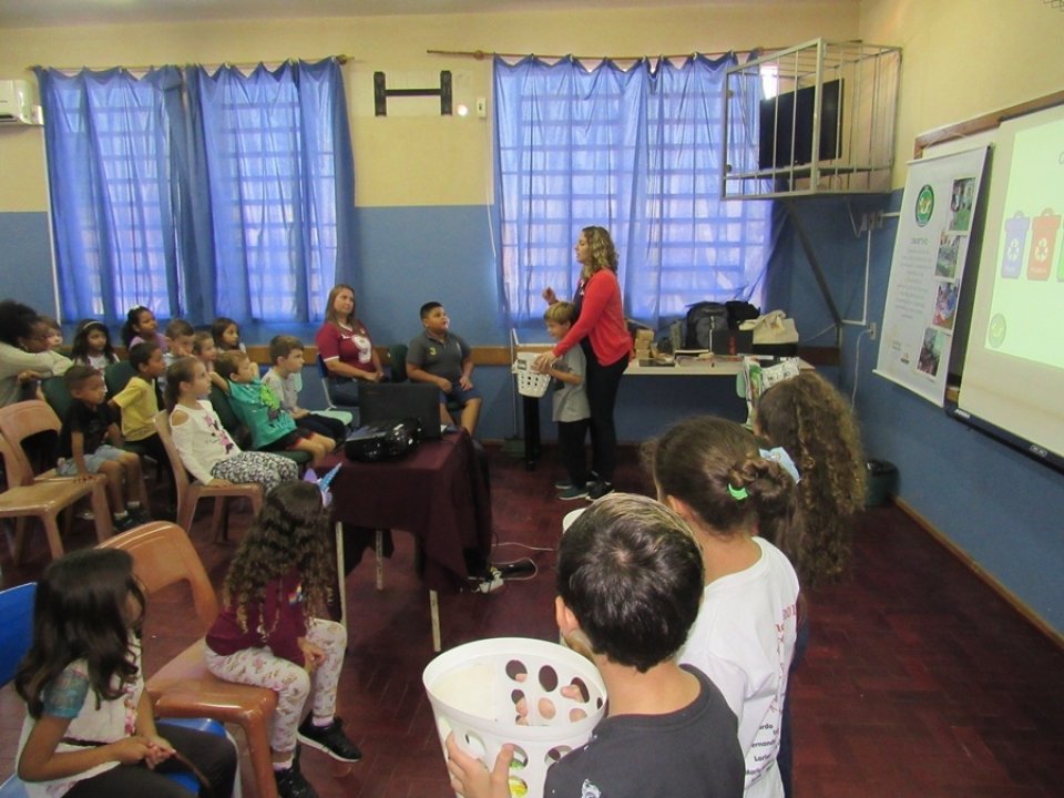 Alunos da EMEF Alfredo Juliano visitam aterro sanitário em Sapucaia do Sul/RS