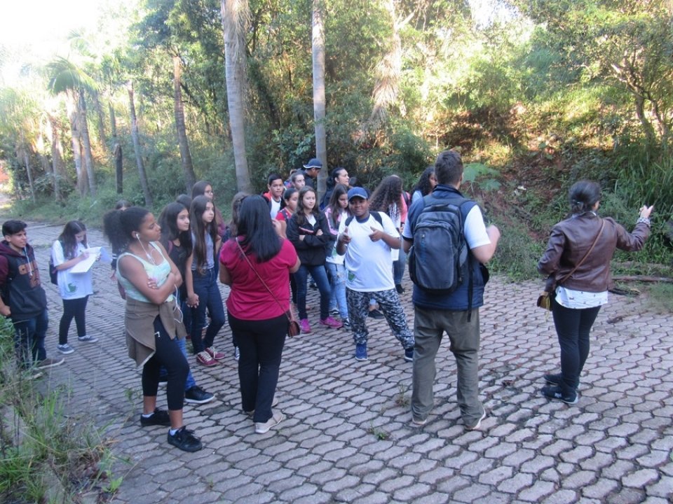 Alunos da EMEF Alfredo Juliano visitam aterro sanitário em Sapucaia do Sul/RS