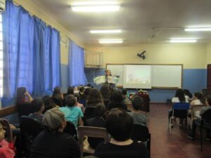 Alunos da EMEF Alfredo Juliano visitam aterro sanitário em Sapucaia do Sul/RS