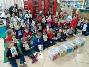 Alunos recebem sensibilização sobre separação de resíduos com a Turminha da Reciclagem