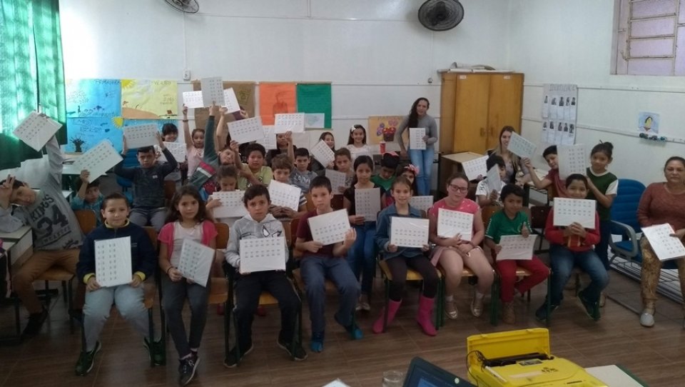 Alunos recebem sensibilização sobre separação de resíduos com a Turminha da Reciclagem