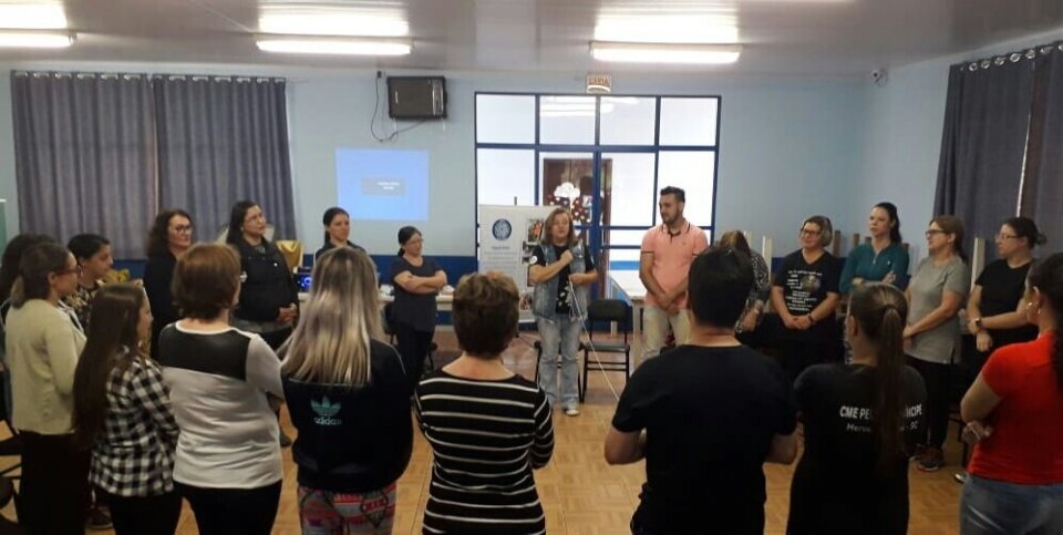 Roda de Leitura promove curso de Contação de Histórias em Herval d'Oeste/SC