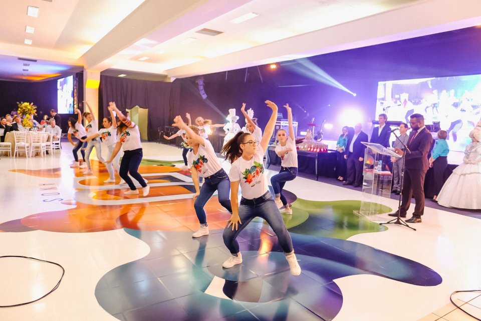 Programa Vozes do Corpo realiza flashmobs em eventos comemorativos dos 50 anos Aurora