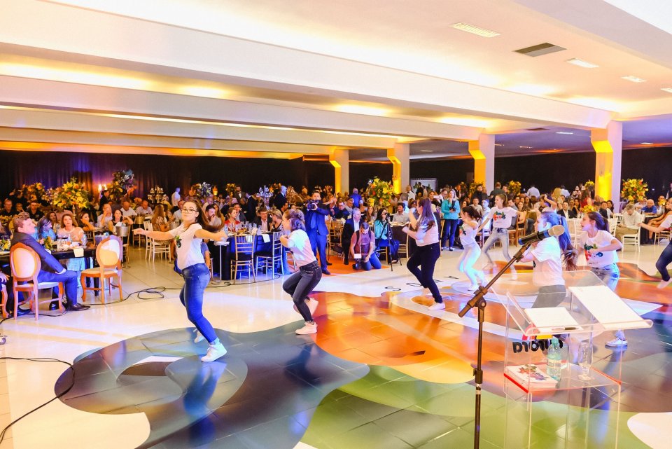Programa Vozes do Corpo realiza flashmobs em eventos comemorativos dos 50 anos Aurora