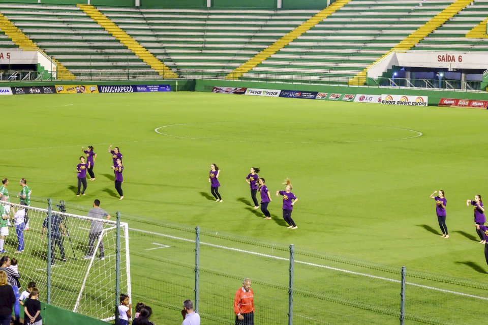 Programa Vozes do Corpo realiza flashmobs em eventos comemorativos dos 50 anos Aurora
