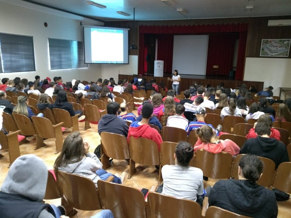 Cinema da Prevenção é realizado na Escola Mater Dolorum de Capinzal/SC