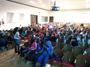 Cinema da Prevenção é realizado na Escola Mater Dolorum de Capinzal/SC