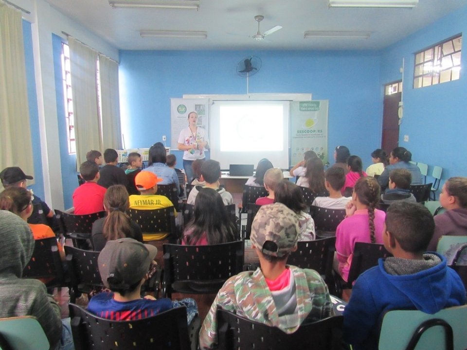 Educação ambiental na EMEB Alberto Santos Dumont em Sapucaia do Sul/RS