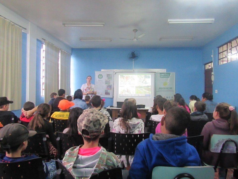 Educação ambiental na EMEB Alberto Santos Dumont em Sapucaia do Sul/RS
