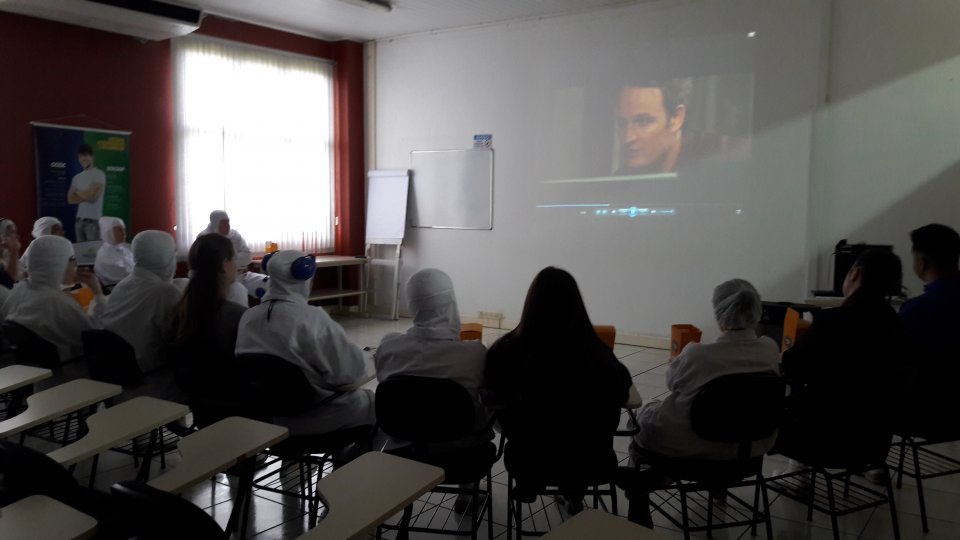 Jovens aprendizes das unidades Aurora de Chapecó e Guatambu participam do Cinema da Prevenção