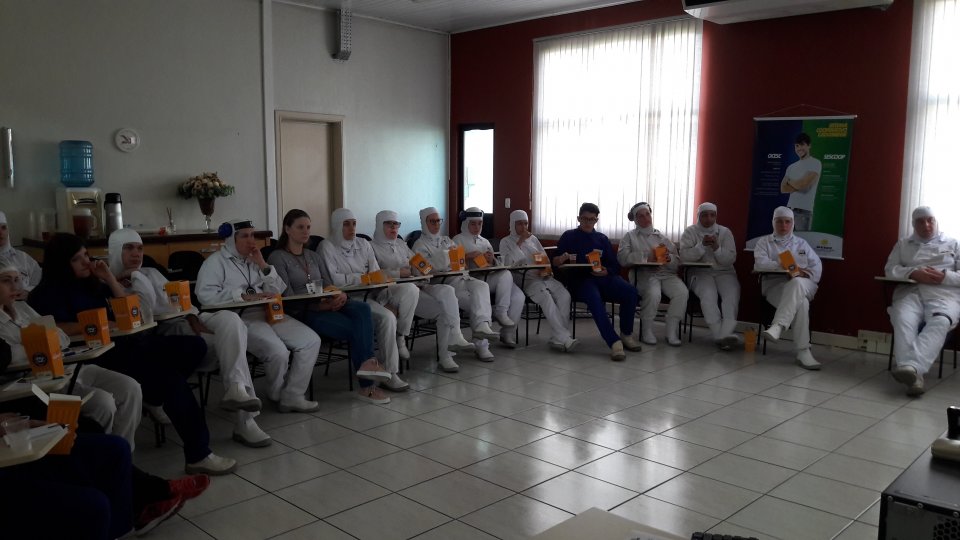 Jovens aprendizes das unidades Aurora de Chapecó e Guatambu participam do Cinema da Prevenção